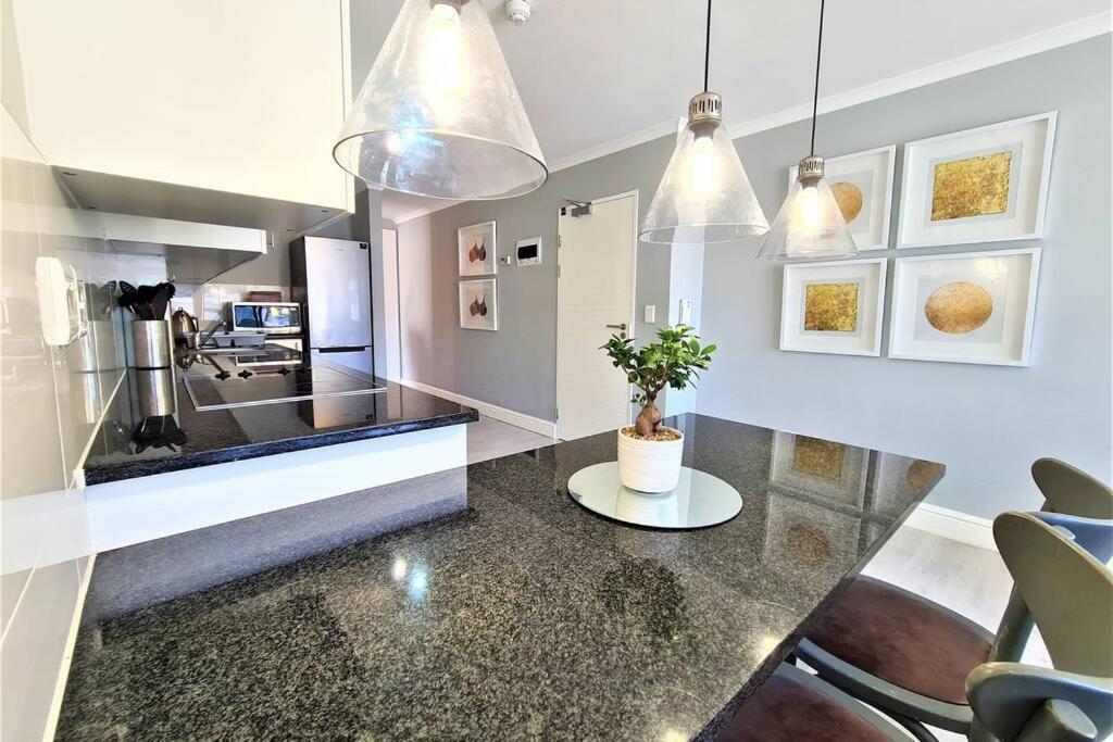 Modern & Secure 3 Bedroom Apartamento *